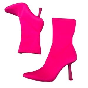 Steve Madden NEW 6.5 “Vakay” Pink Heeled socked Boots Stiletto Minimalist Design